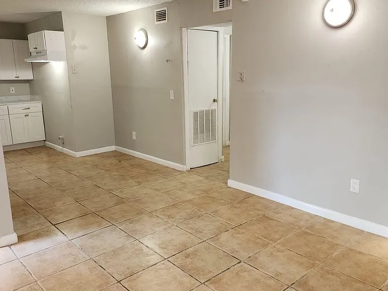 2851 Sophia St — Photo 11