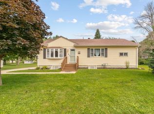 108 E 8th St, Sumner, IA 50674