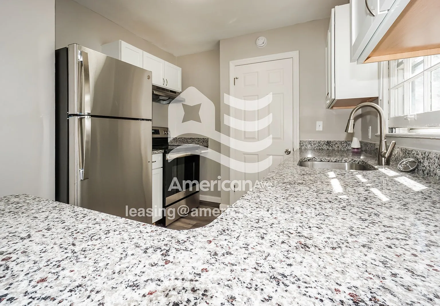 3 bed, 1.0 bath, 1099 sqft, $1,265 — Photo 4