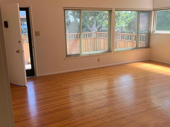 3rd image of 849 Roble Ave #2