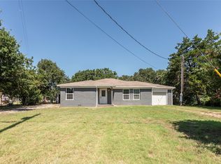 304 Jack Grace Hill Rd, Bowie, TX 76230