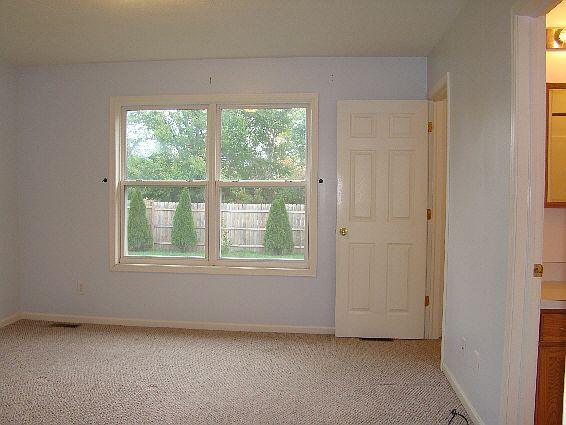 4th image of 1826 Miniature Rose Ln