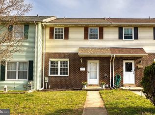 12 Shadow Brook Ct, Rosedale, MD 21237