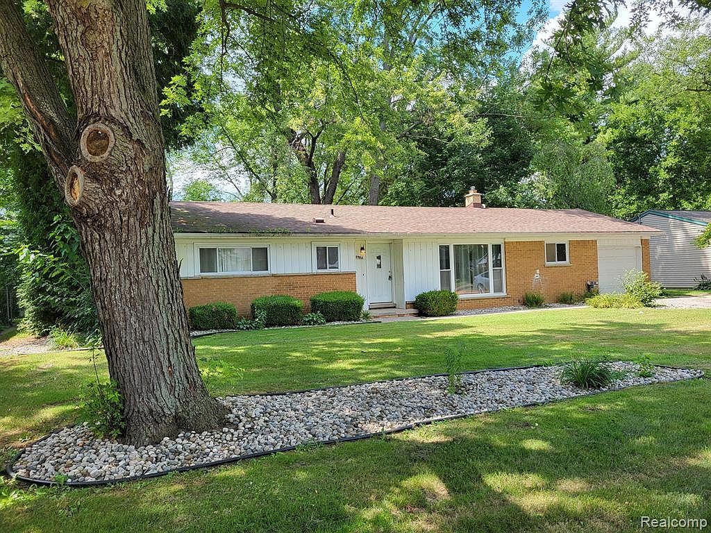 17783 Deering St, Livonia, MI 48152 Zillow