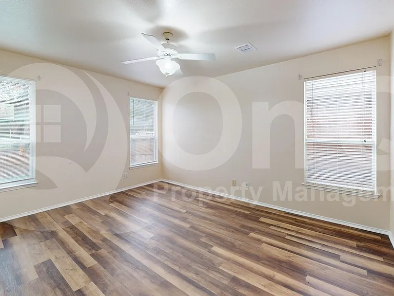 4009 Apple St — Photo 9
