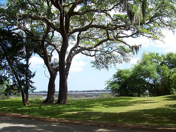 2nd image of 2556 Shore Dr