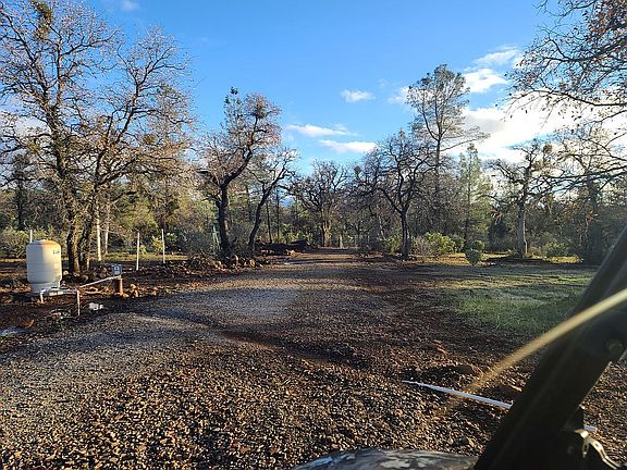 Looking towards entrance to property