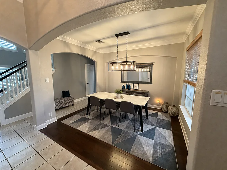 2536 Crenshaw Dr — Photo 8