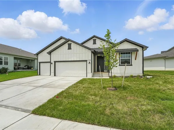 8100 N Sycamore Ave, Kansas City, MO 64158