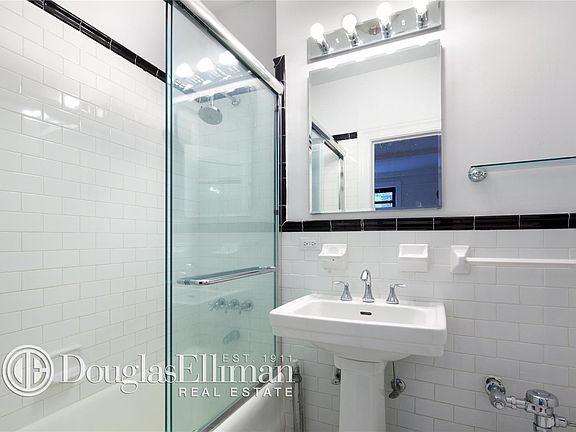3rd image of 145 E 74th St APT 3B