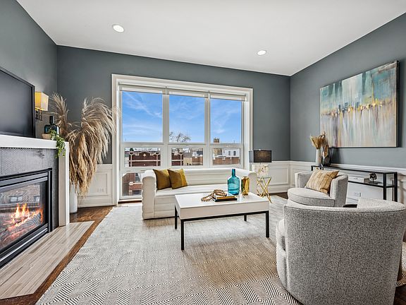 3rd image of 3013 N California Ave APT 3S