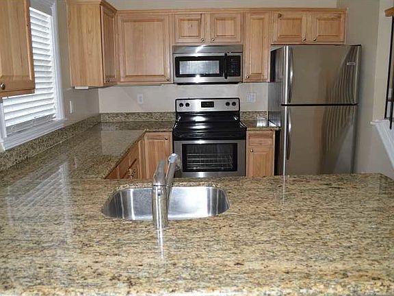 3rd image of 305 SE 22nd St #305
