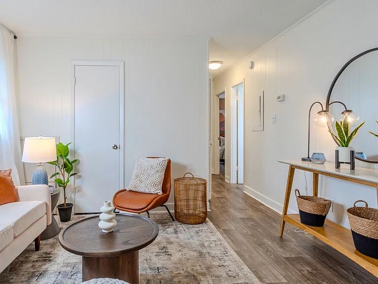 Newly Renovated 2 bed 1.5 bath-Villas at North Point and South Point Apartments