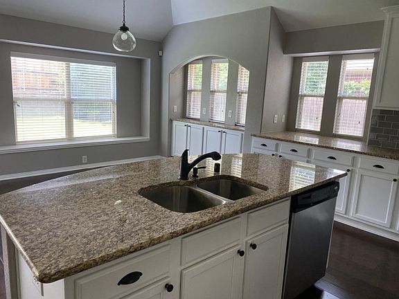 5th image of 606 Park Glen Ln