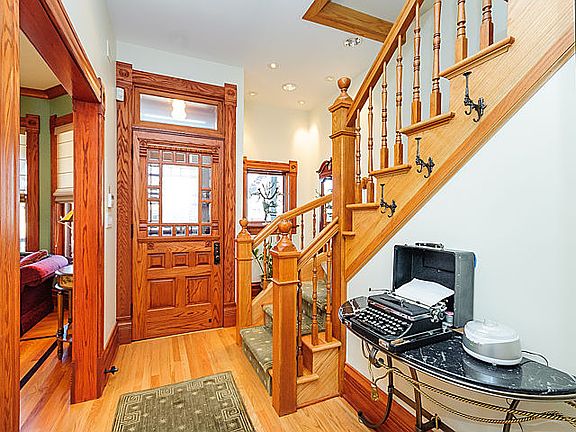 5th image of 1026 S Lyman Ave