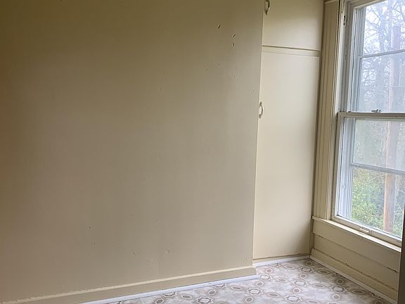 4th image of 415 N 2nd St APT D