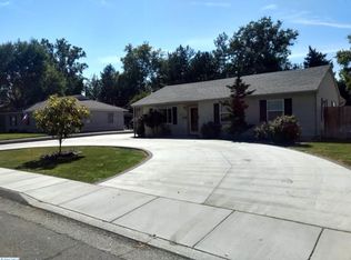 1321 Cottonwood Dr, Richland, WA 99354