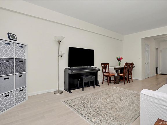 5th image of 70 Barker Street #200