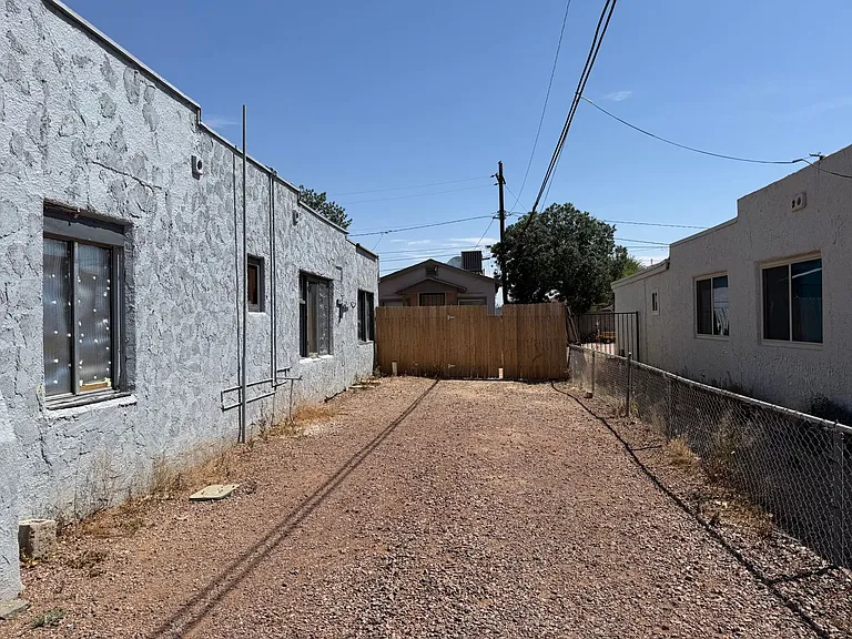 5611 W Gardenia Ave — Photo 7