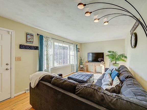 5th image of 409 Ingal Blvd