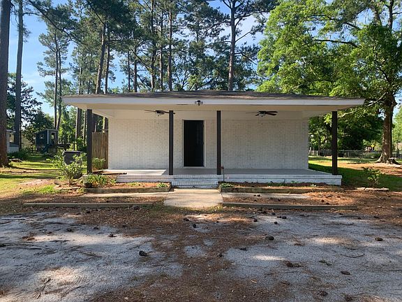 3rd image of 132 Lee Dr