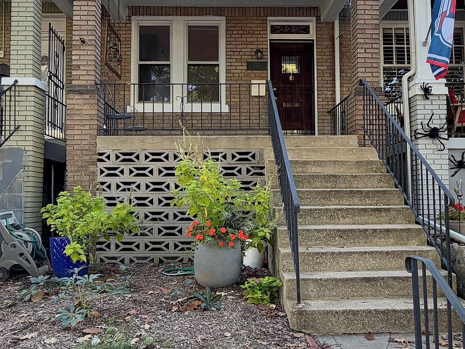 1st image of 222 15th St NE