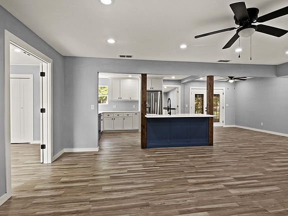 5th image of 111 Walker Dr