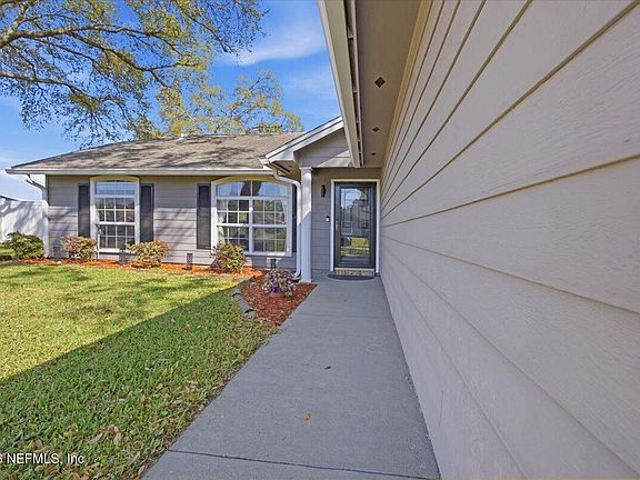 3rd image of 423 BAYBROOK Drive