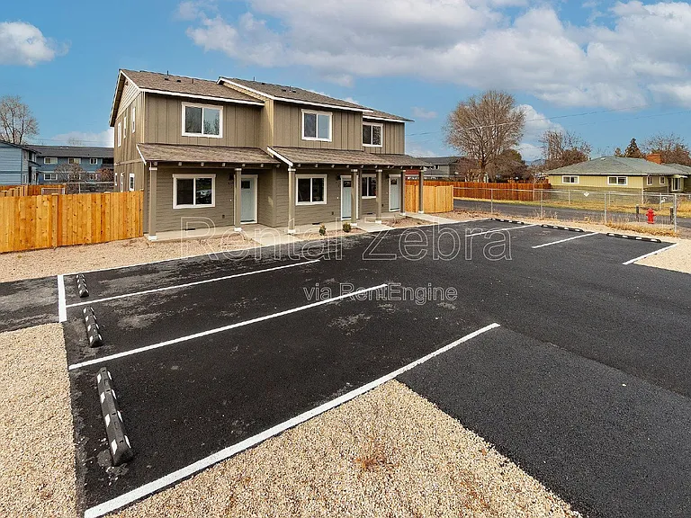 663 SE Dunham St #2 — Photo 18