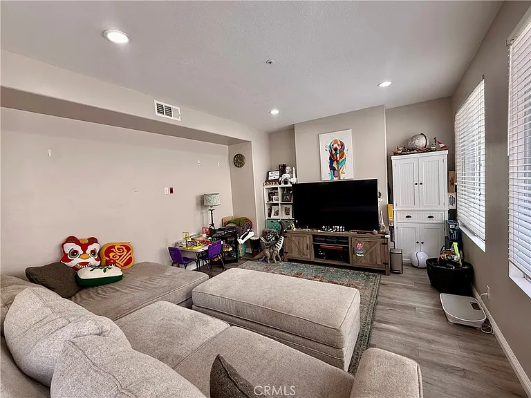 8184 Constantine Dr — Photo 6