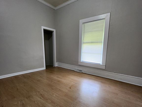 5th image of 220 Walker St