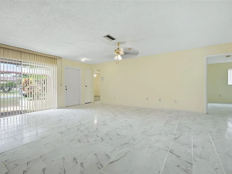 920 NW 92nd Ave — Photo 4