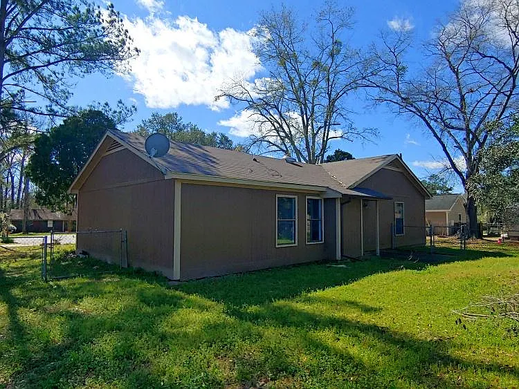 102 Pelham Dr — Photo 32