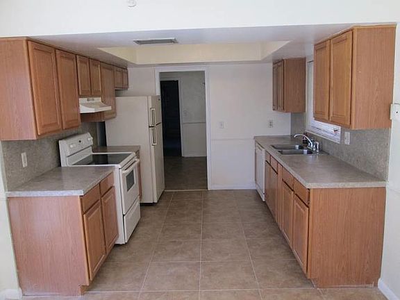 4th image of 6220 SW 10th Ct