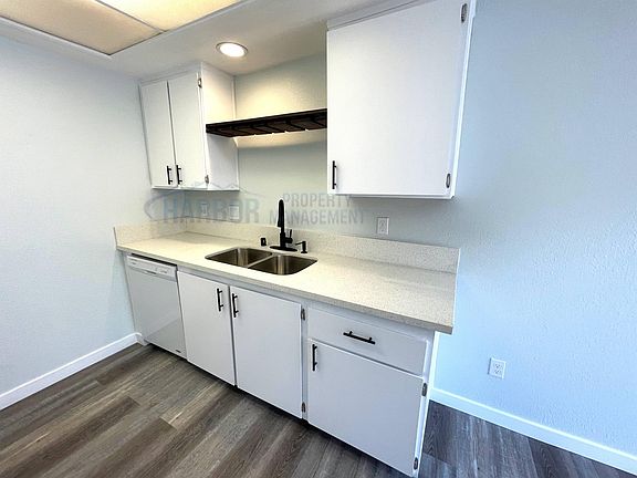5th image of 810 Stanley Ave APT 2