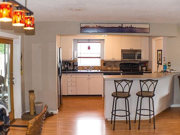 4th image of 3601 31st Ave W