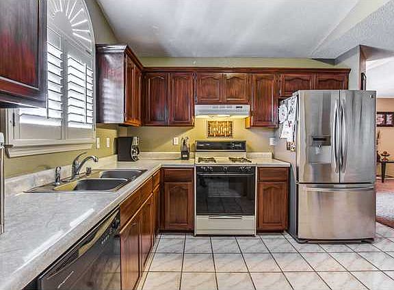 2nd image of 2922 Royal Run St