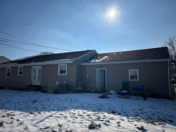 2nd image of 802 Crescent Dr