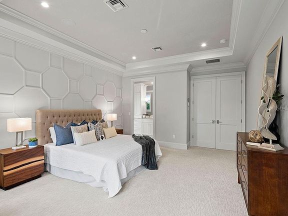 5th image of 1295 N Park Ave