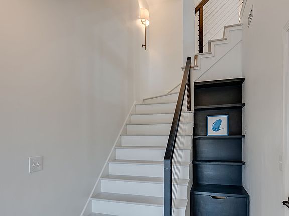 5th image of 102 Villa View Ct