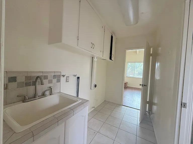 4719 La Presa Ave — Photo 14