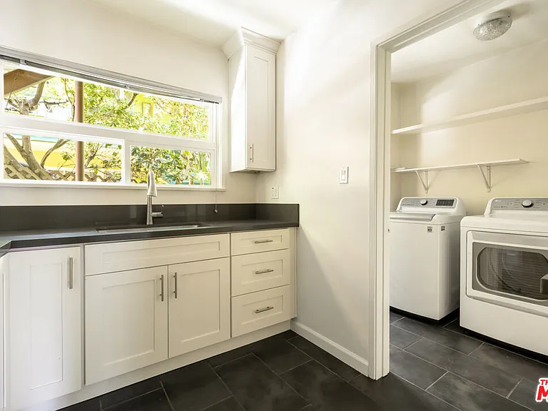 2955 Berkeley Ave — Photo 6