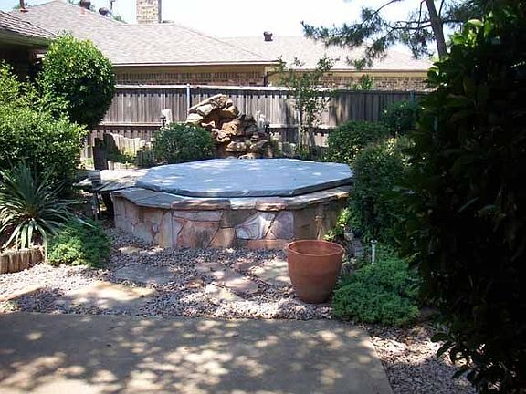 3rd image of 2104 Oakwood Dr