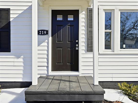 3rd image of 219 Curry Ave