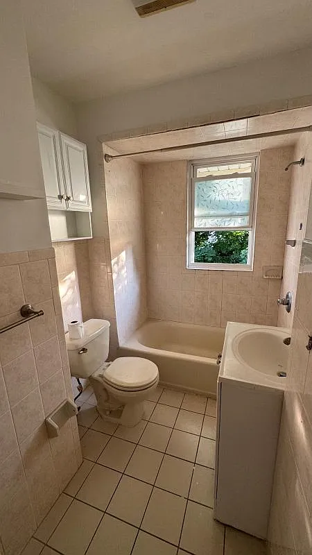 3 bed, 1.0 bath, 1900 sqft, $2,500 — Photo 2