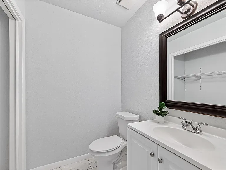 8046 Ellinger Ln — Photo 20