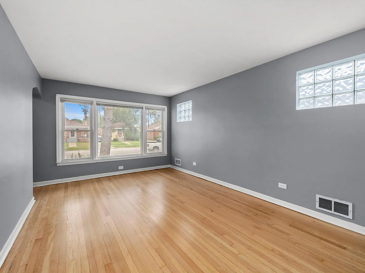 5 bed, $2,900 — Photo 3