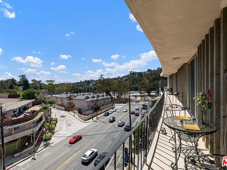 2260 N Cahuenga Blvd #502 — Photo 4
