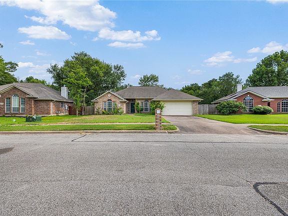 2nd image of 1704 Starling Dr