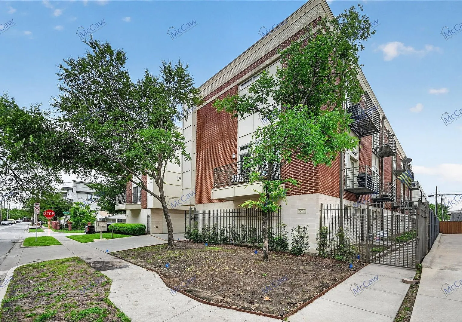2 bed, 2.5 bath, 1640 sqft, $3,500 — Photo 1